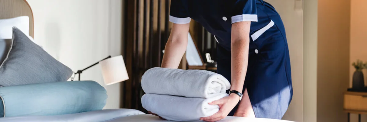 Hotel Linen Management: Why Outsourcing Laundry Saves Them Costs