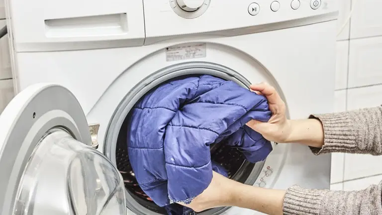How To Wash a Comforter in the Washing Machine: Frequency, Temperature, Settings, and More